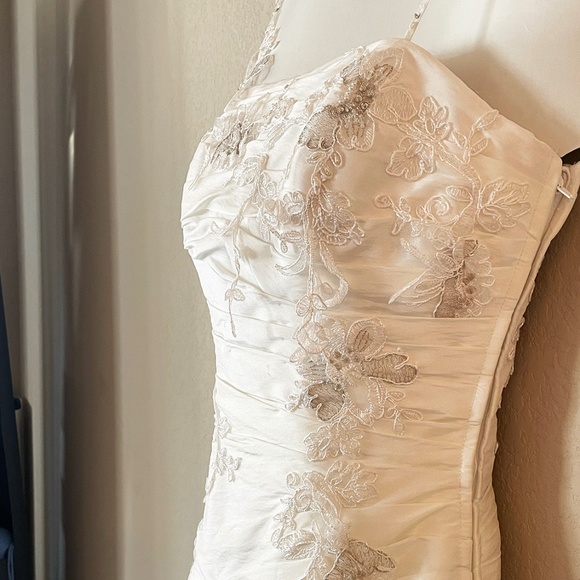 Demetrios Wedding Dress with Custom Straps Size 0 - Picture 2 of 7